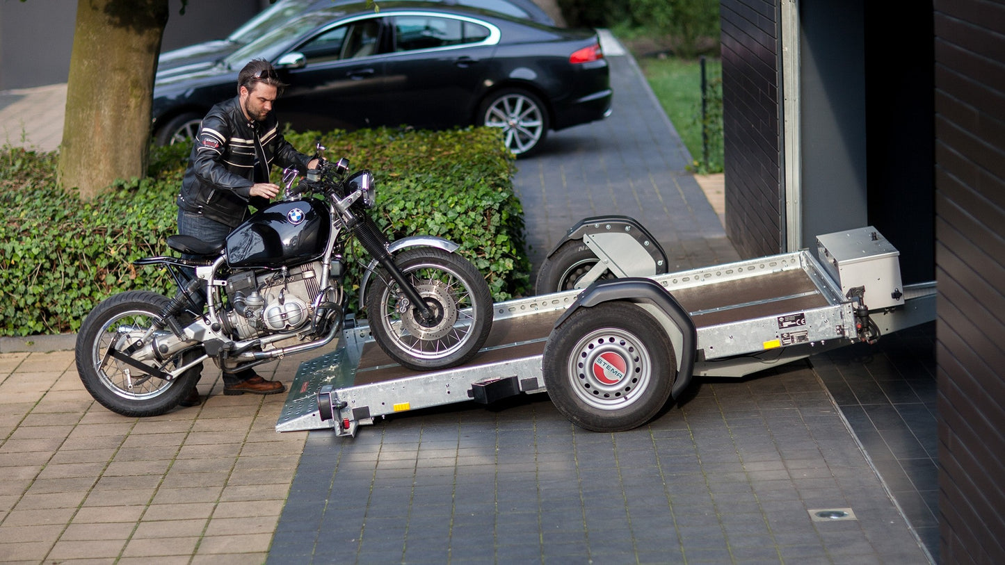 Motorradanhänger absenkbar 750 kg von STEMA - Nutzmaß (L × B ): 251 × 128