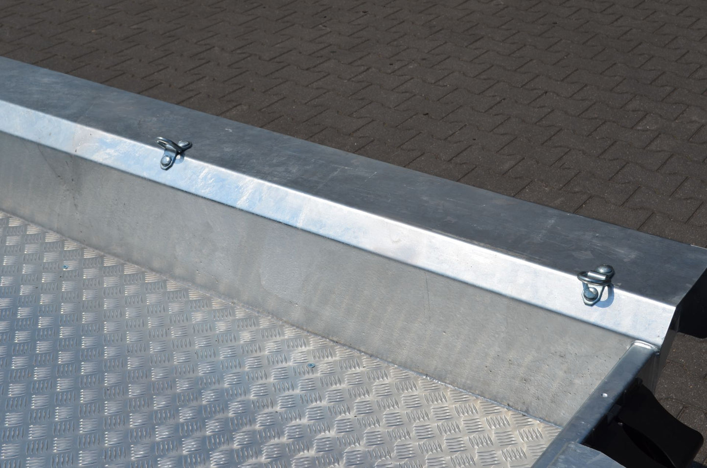 Baumaschinenanhänger 3.500 kg drei 1.800 kg Achsen von VLEMMIX - Nutzmaß (L × B): 400 × 180 cm