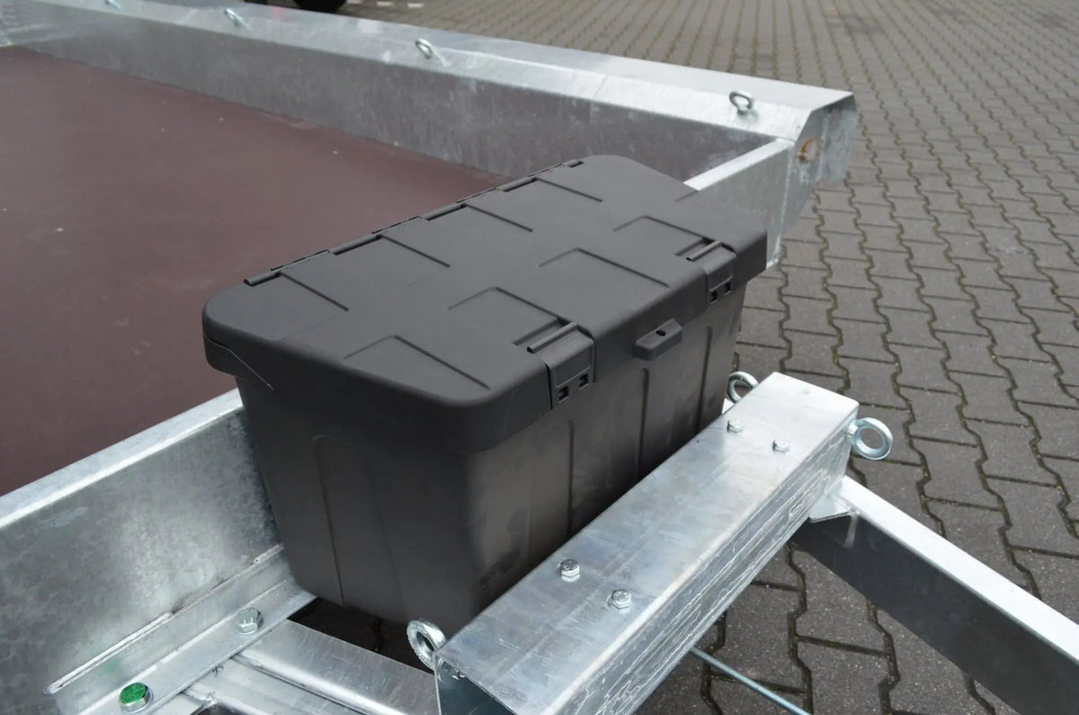 Kunststoff-Werkzeugkasten montiert am VLEMMIX Maschinentransporter