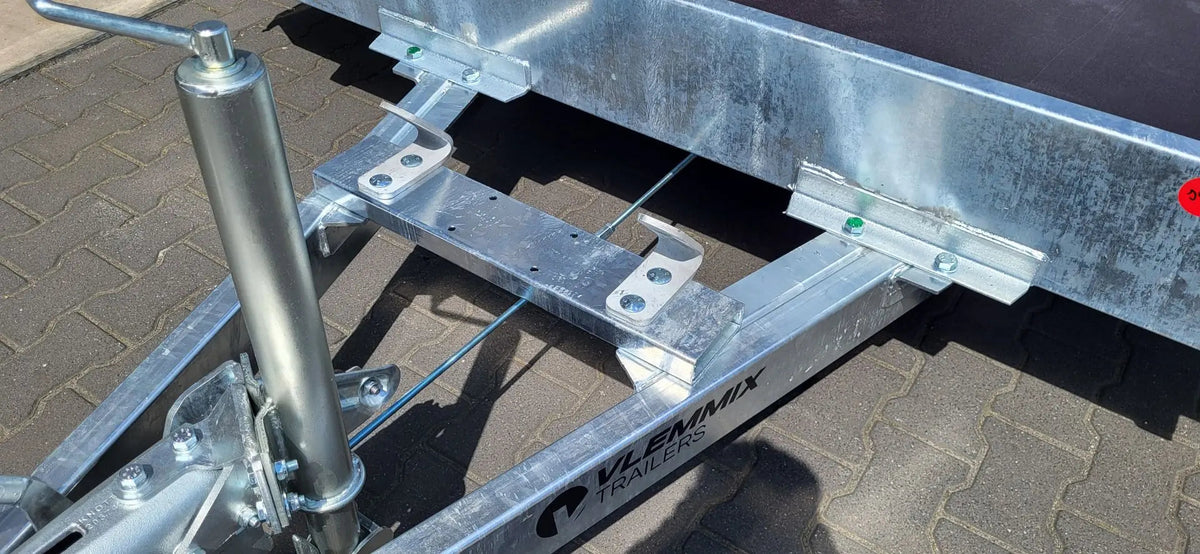 Baggerlöffelstütze am VLEMMIX Maschinentransporter