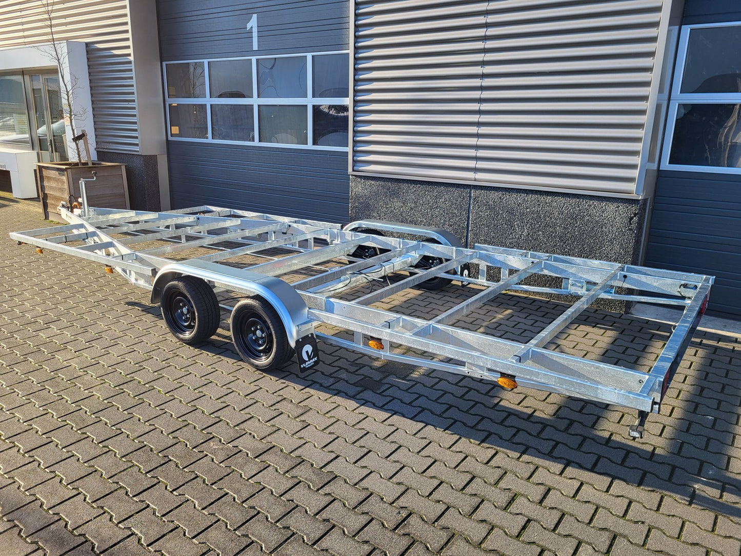Tiny-House-Anhänger 3.500 kg zwei Achser von VLEMMIX - Nutzmaß (L × B): 600 x 245 cm