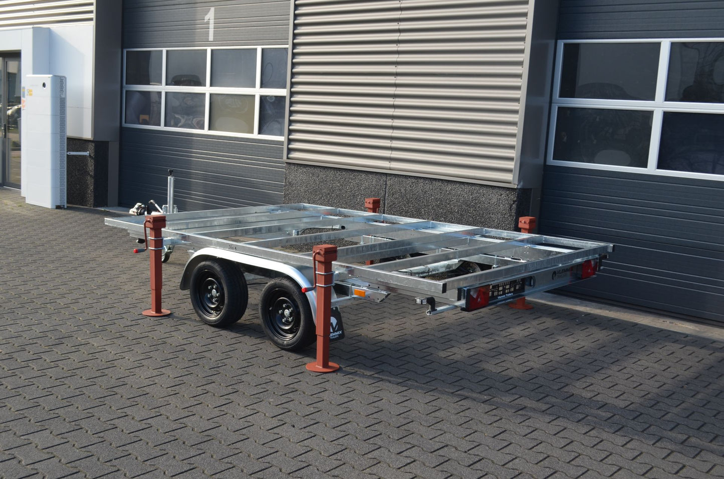 Wechselpritscheanhänger 2.700 kg zwei Achser von VLEMMIX - Nutzmaß (L × B): 360 × 245 cm