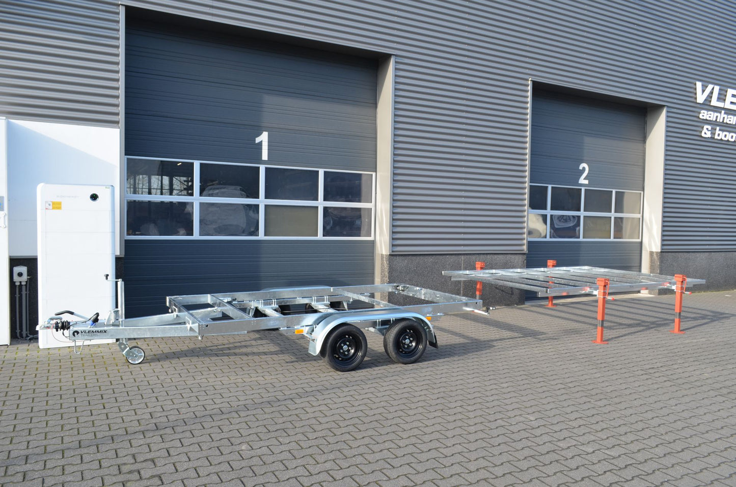 Wechselpritscheanhänger 2.700 kg zwei Achser von VLEMMIX - Nutzmaß (L × B): 360 × 245 cm