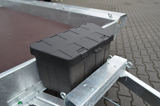 Kunststoff-Werkzeugkasten montiert am VLEMMIX Maschinentransporter