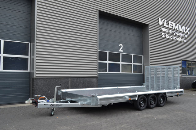 Baumaschinenanhänger 3.500 kg von VLEMMIX – drei Achsen